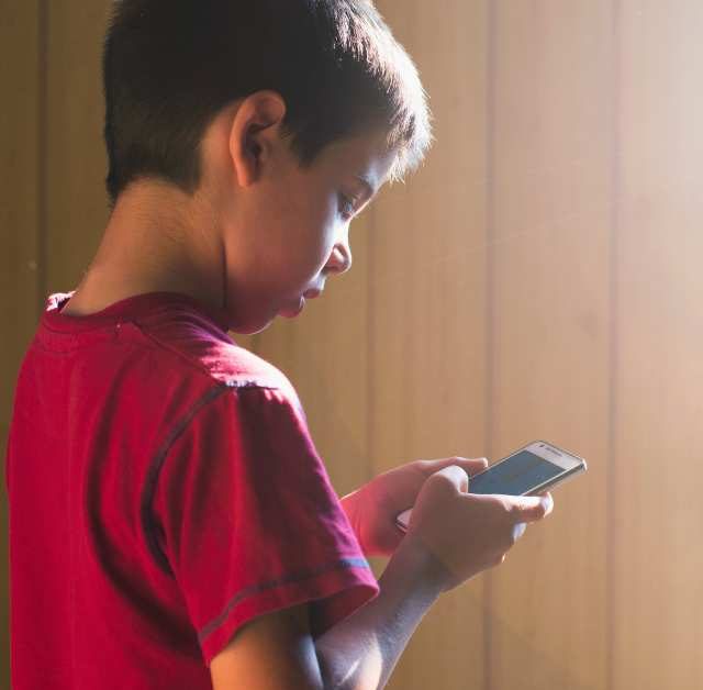 Less Screen Time can Improve Child Mental Wellbeing in just 2 Weeks