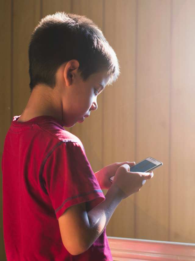 Less Screen Time can Improve Child Mental Wellbeing in just 2 Weeks